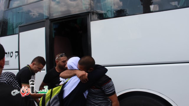 كفرقاسم -فيديو : حجا مبرور وسعيا مشكورا .. حجاج حافلة الحاج احمد الصوص تصل البلدة بسلام ودموع الفرح تغمر الجميع 